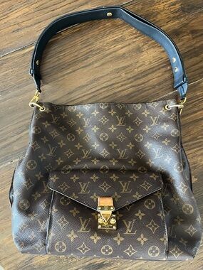 Louis Vuitton Metis Hobo in Monogram Canvas